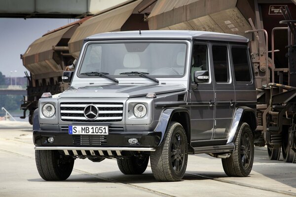 Date Mercedes at a military airfield