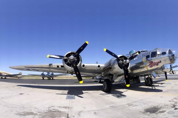 Die B-17g boeing ist eine fliegende Festung