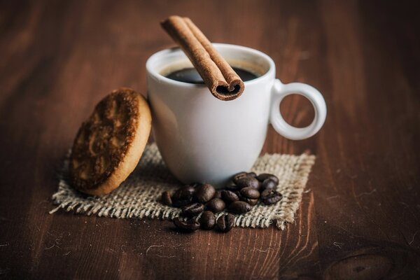 Café fort à la cannelle