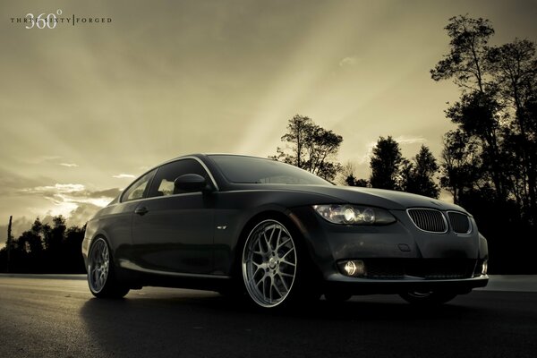 BMW negro en estilo sepia