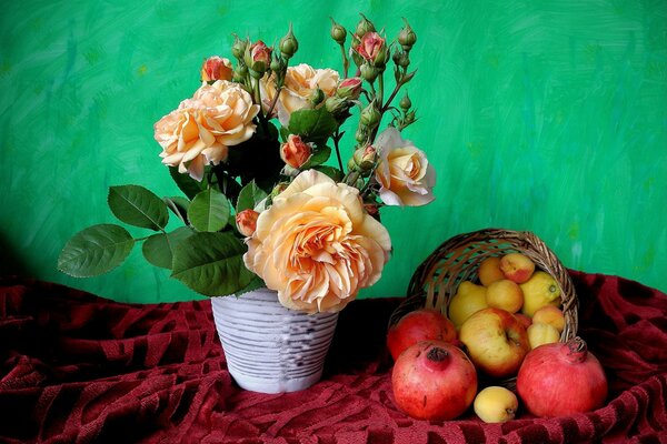 Naturaleza muerta. Rosas, manzanas y frutas