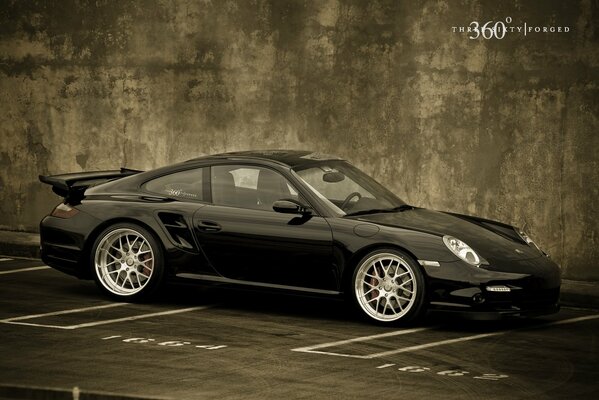 Porsche 997 TT negro estacionado