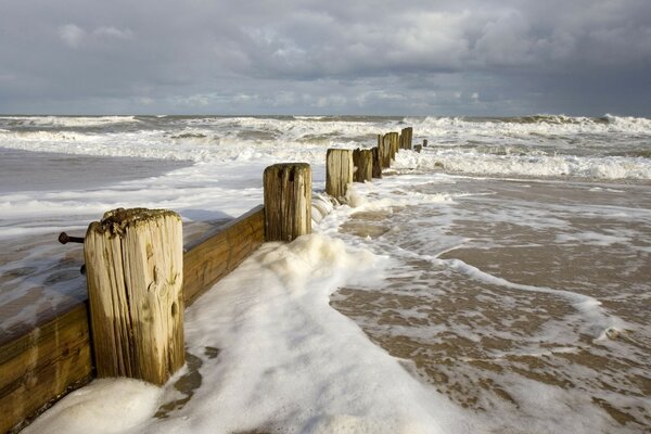 A fence shrouded in a blue sea