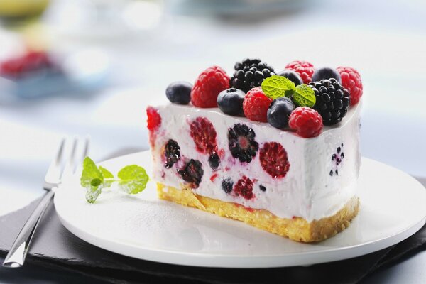 Berry cheesecake with raspberries