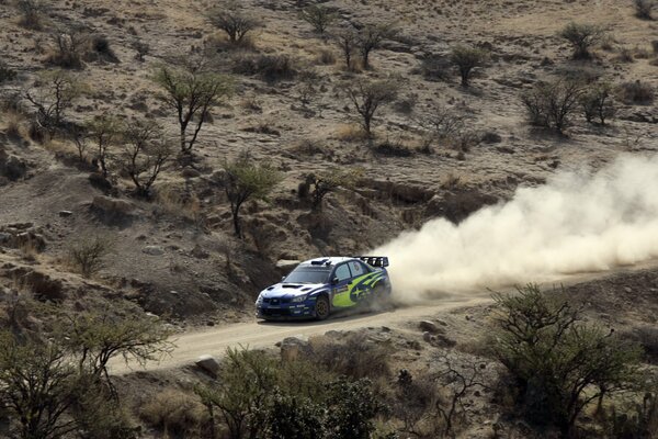 Subaru impreza wrx in Rallye unterwegs
