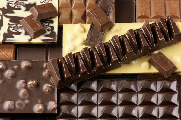Varietà di cioccolato. Cioccolato con nocciole