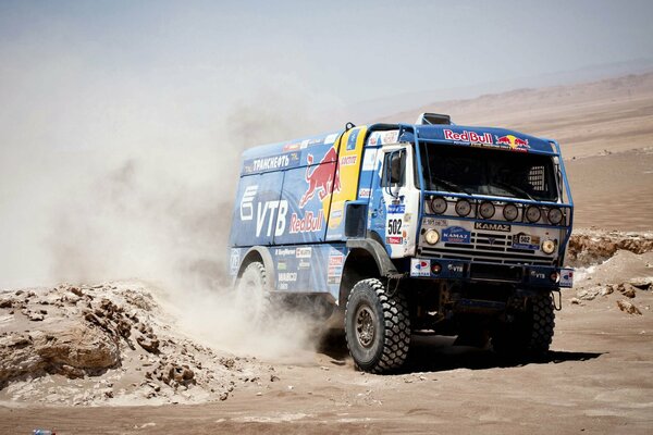 KAMAZ 2011 con grandi ruote