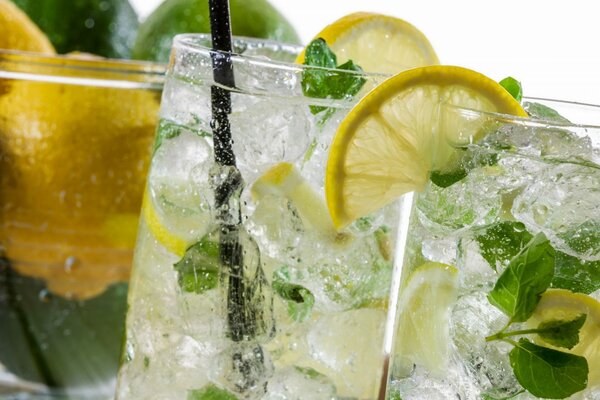 Glasses with ice, mint and lemon