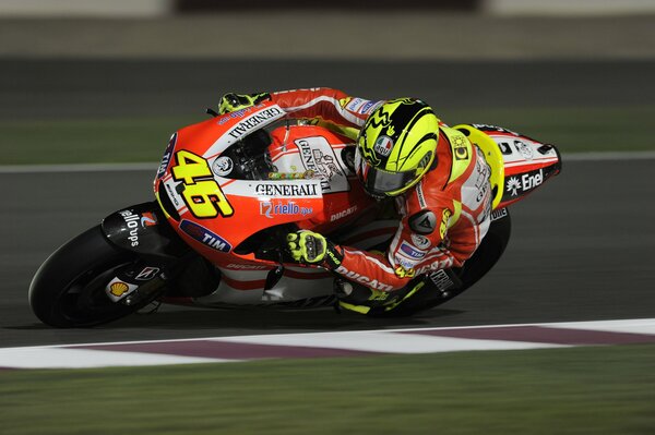 Valentino Rossi ENTERS THE TURN ON HIS BIKE