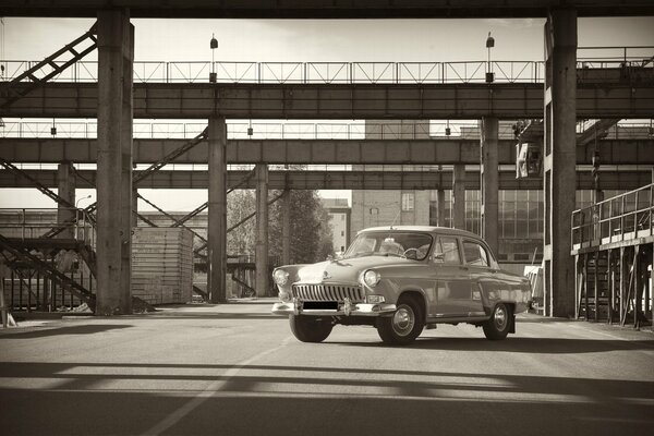 Machine À gaz Volga, sur fond d usine