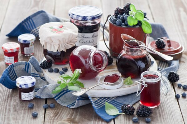 Lit de baies et de confiture