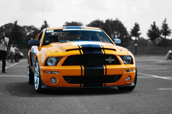 Автомобиль шелби gt500 оранжевый