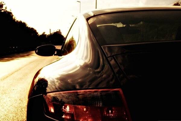 Voiture Porshe au crépuscule