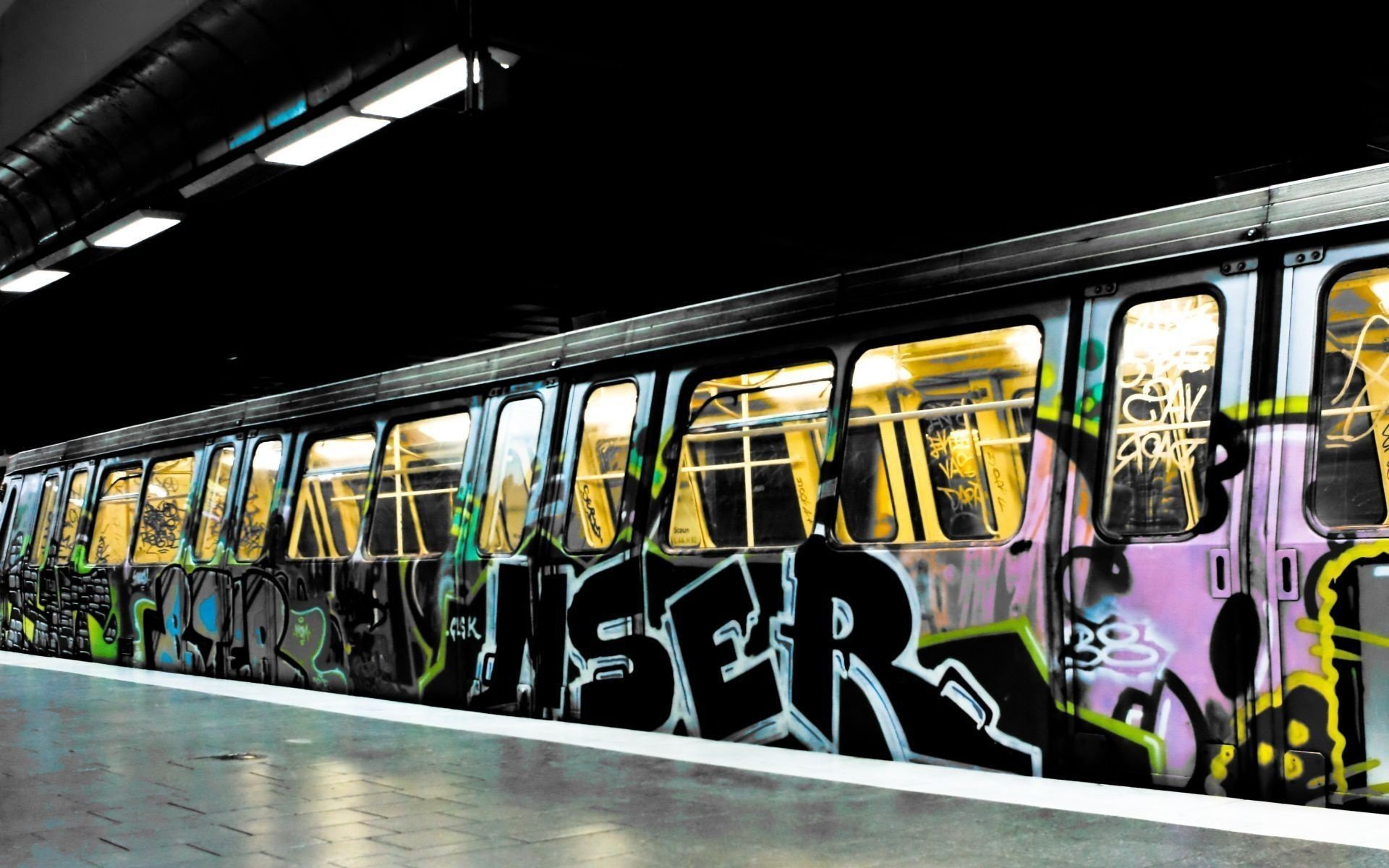 ville lettrage train métro peintures dessins graffiti