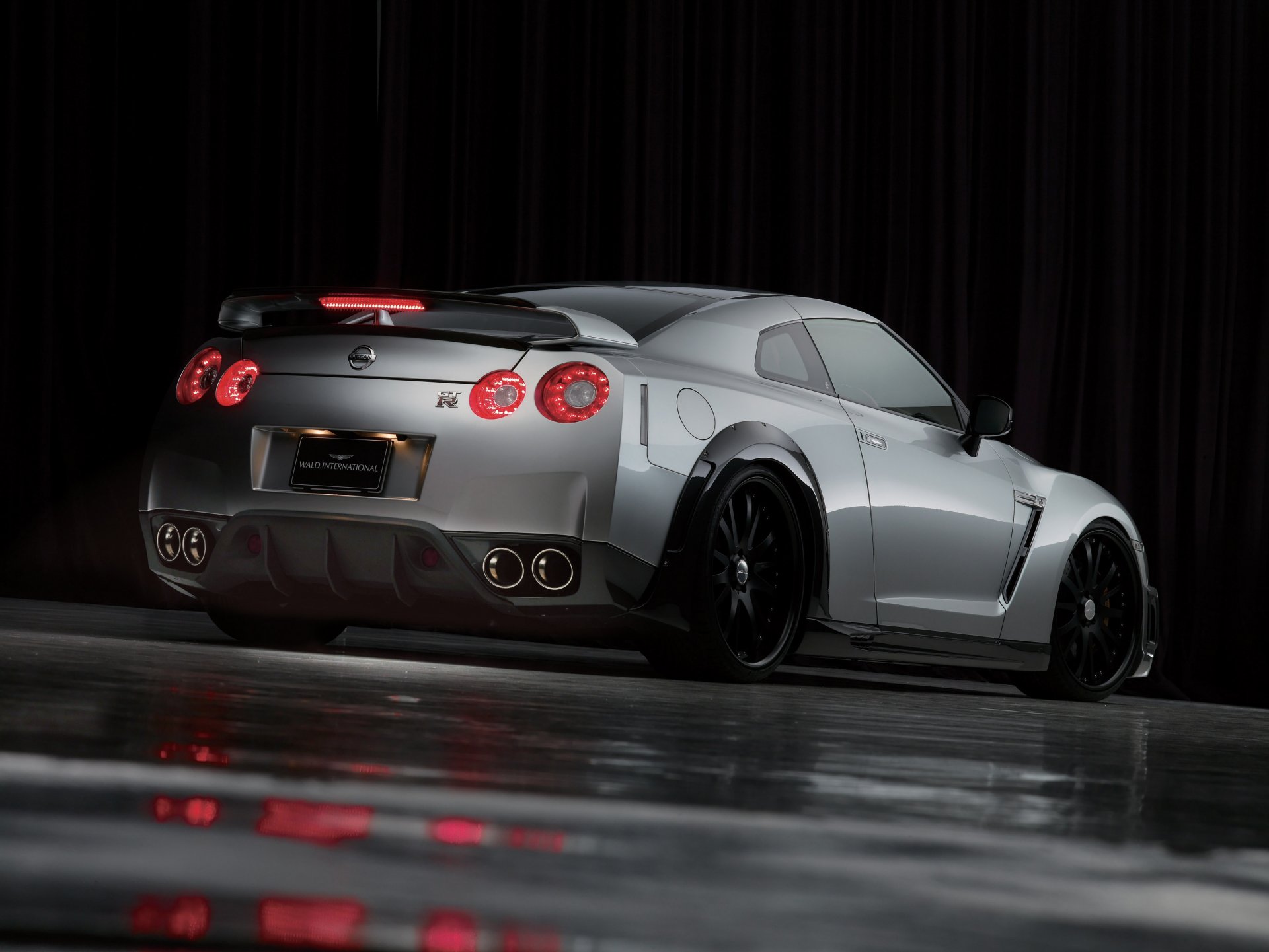 wald nissan gt-r спорт линии черный бизон издание