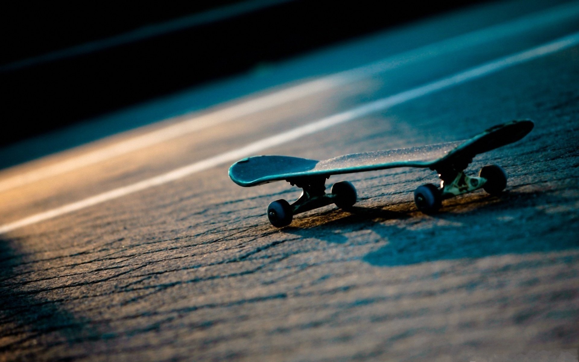 sport route nuit planche à roulettes lumière skate