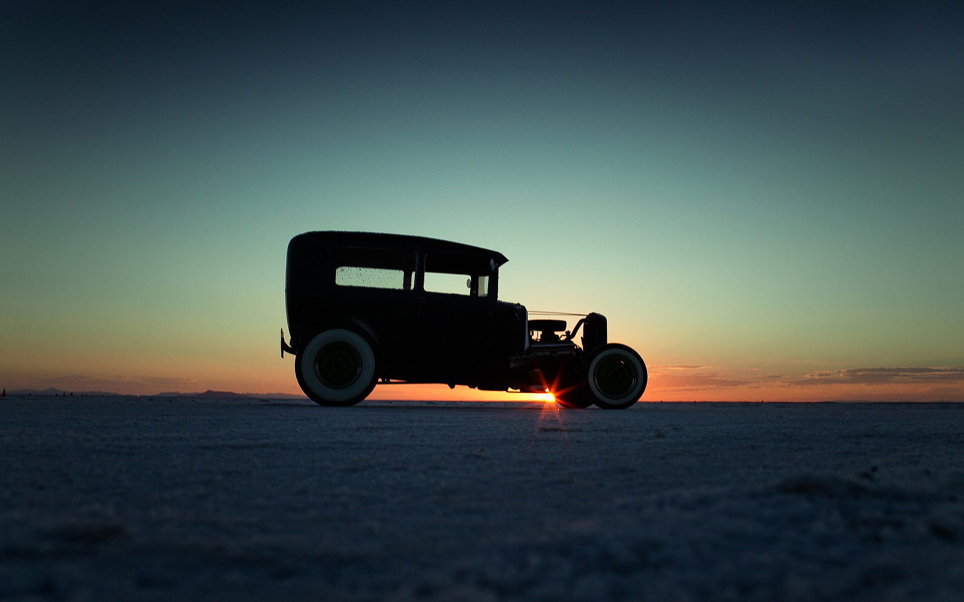 limousine coucher de soleil côte à côte