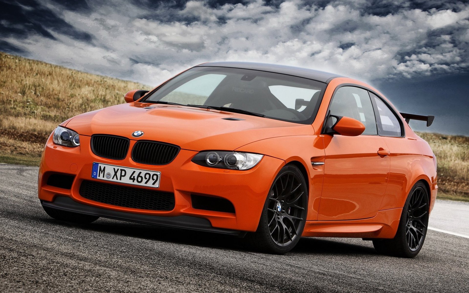 auto città nuova bmw-m3 gts e92 nuvole campo