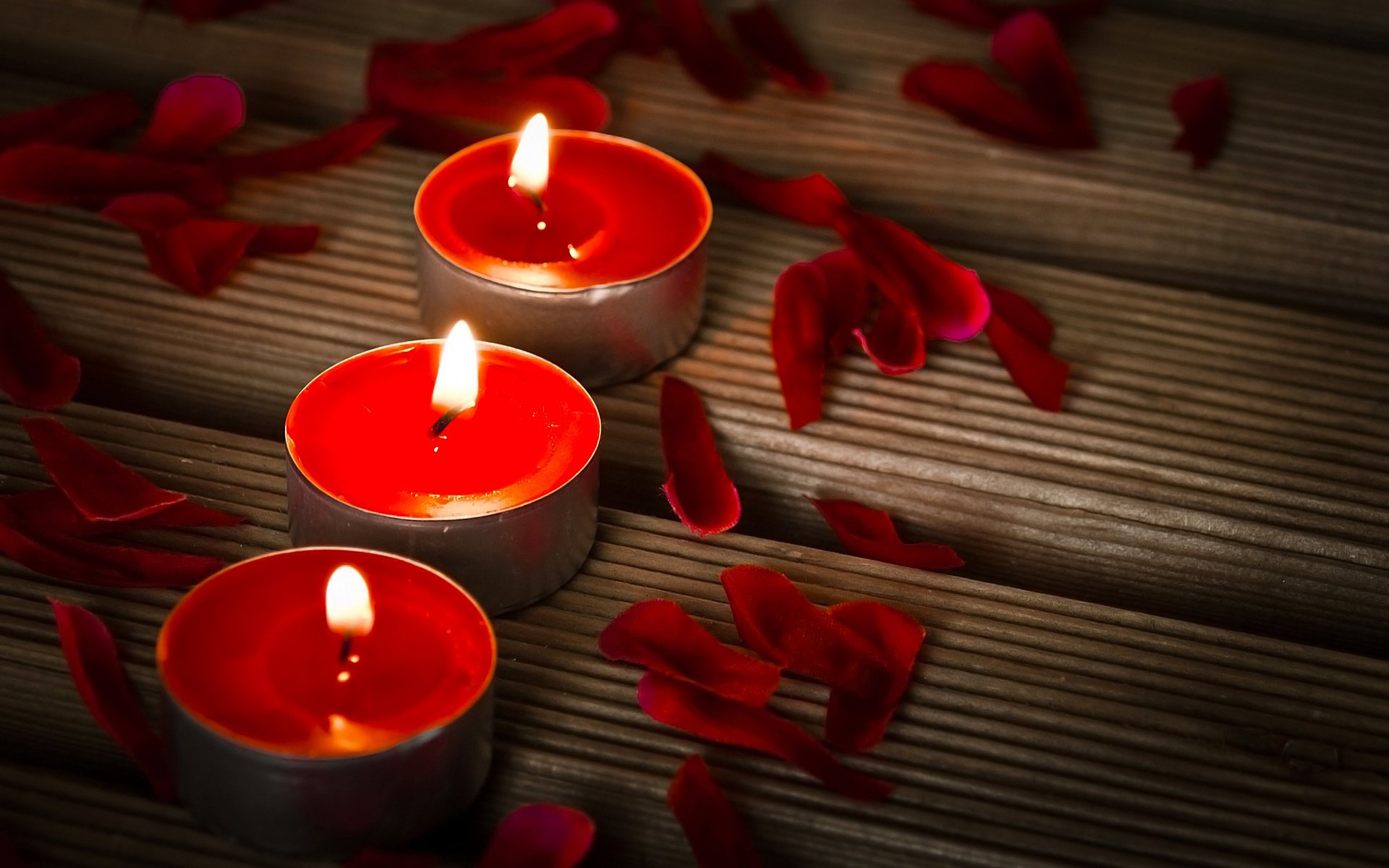 romance petals candle