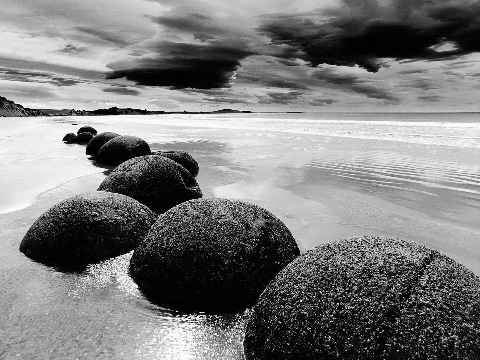 pierres eau sable nuages