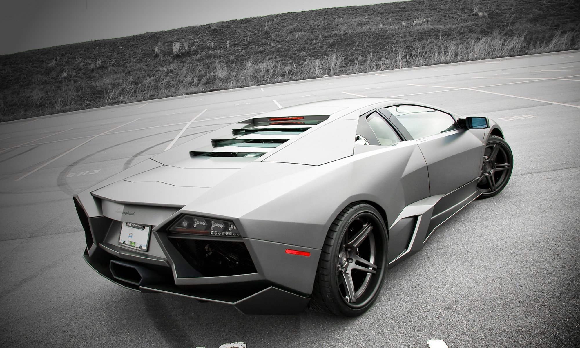 lamborghini reventon parking noir et blanc