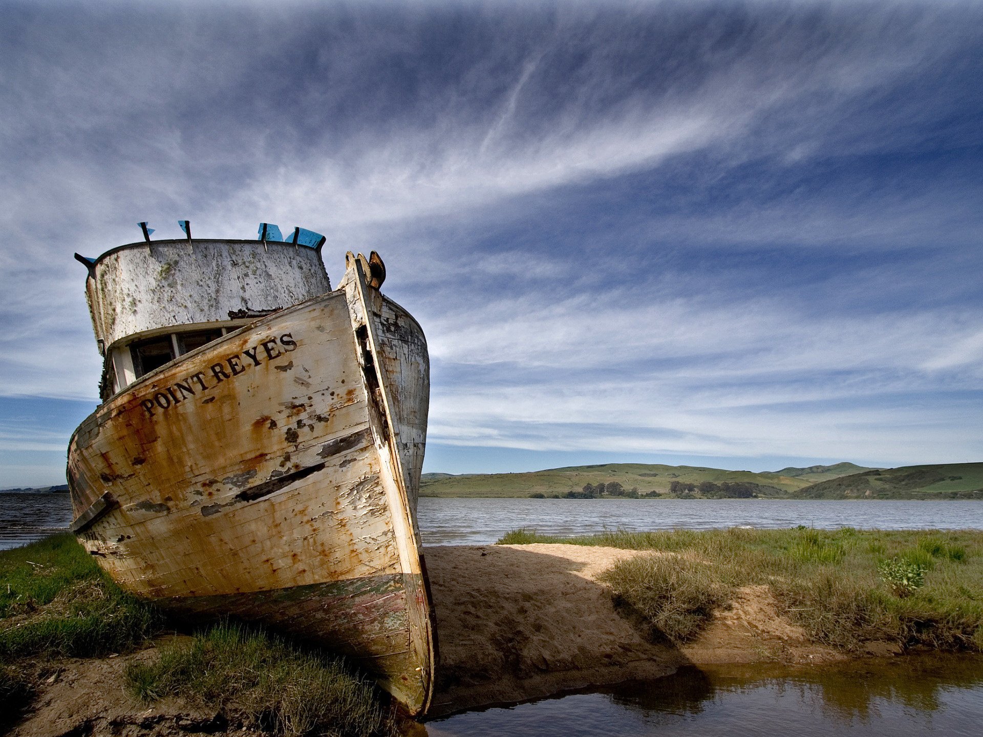 barco costa hierba