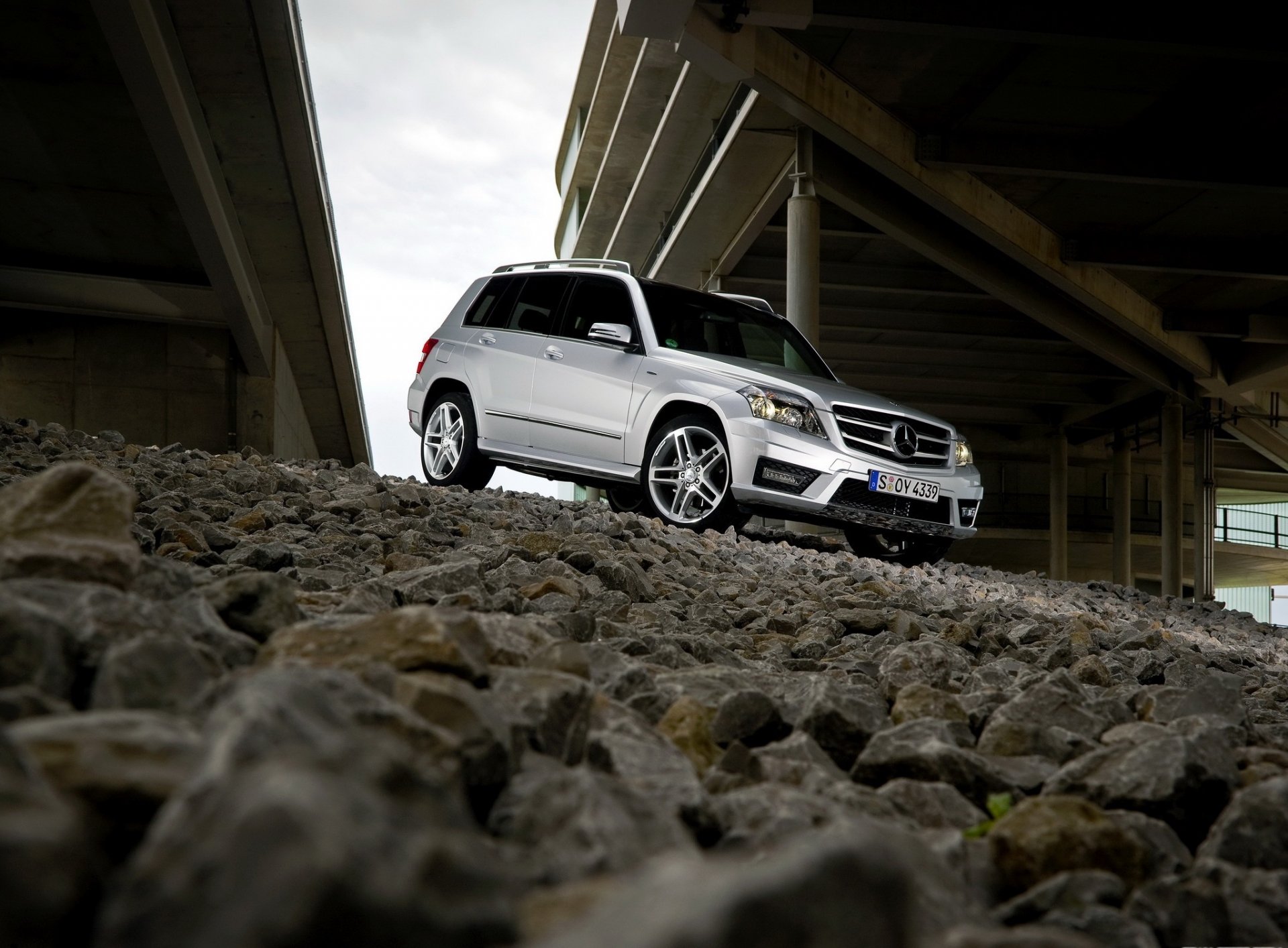 mercedes-benz glk250 cdi kamienie most tło