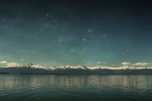 Montagna. Lago. Natura. Cielo