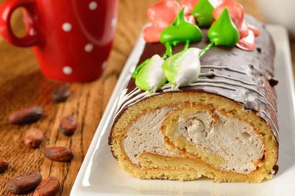 Rotolo di crema e tazza di caffè