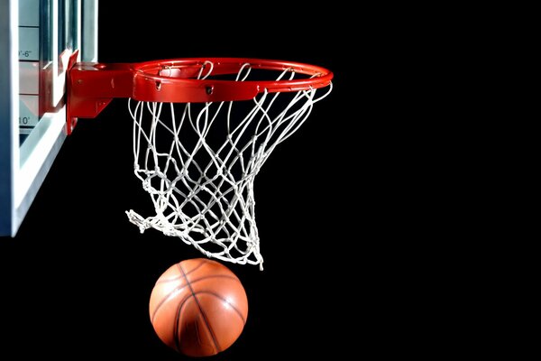 Pallone da basket colpito sul ring