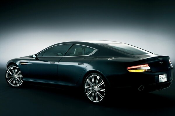 Schwarzer aston martin rapide concept