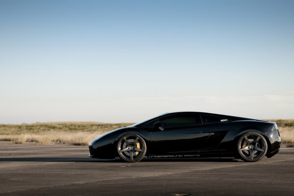 Noir Lamborghini Gallardo tuned