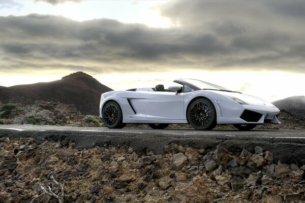 Lamborghini GALLARDO, montañas, nubes