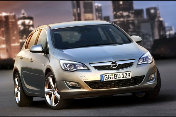 Les voitures Opel, rien de nouveau, mais la praticité, la commodité, la disponibilité et le prix sont leurs principaux avantages