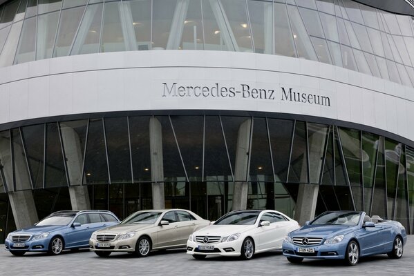 Exposición de máquinas en el Museo mercedens-Bens