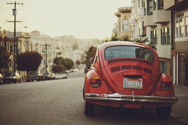 Scarabeo rosso parcheggiato California