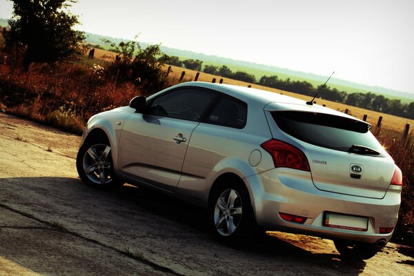 White ceed kia. Rear view