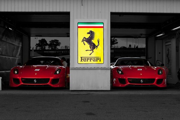 Foto de un ferrari 599XX rojo en el boxeo