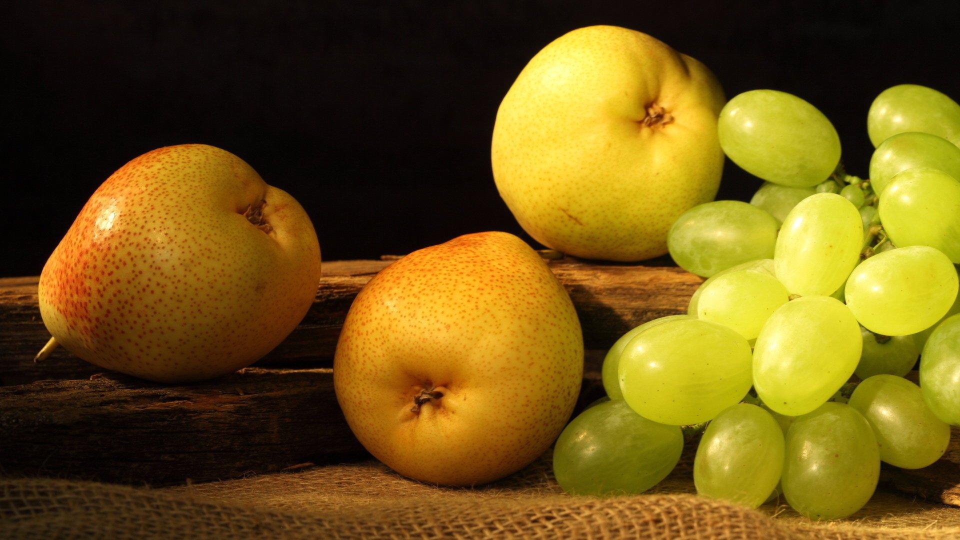 gruszki grapes owoce pears winogrona żółte fruit