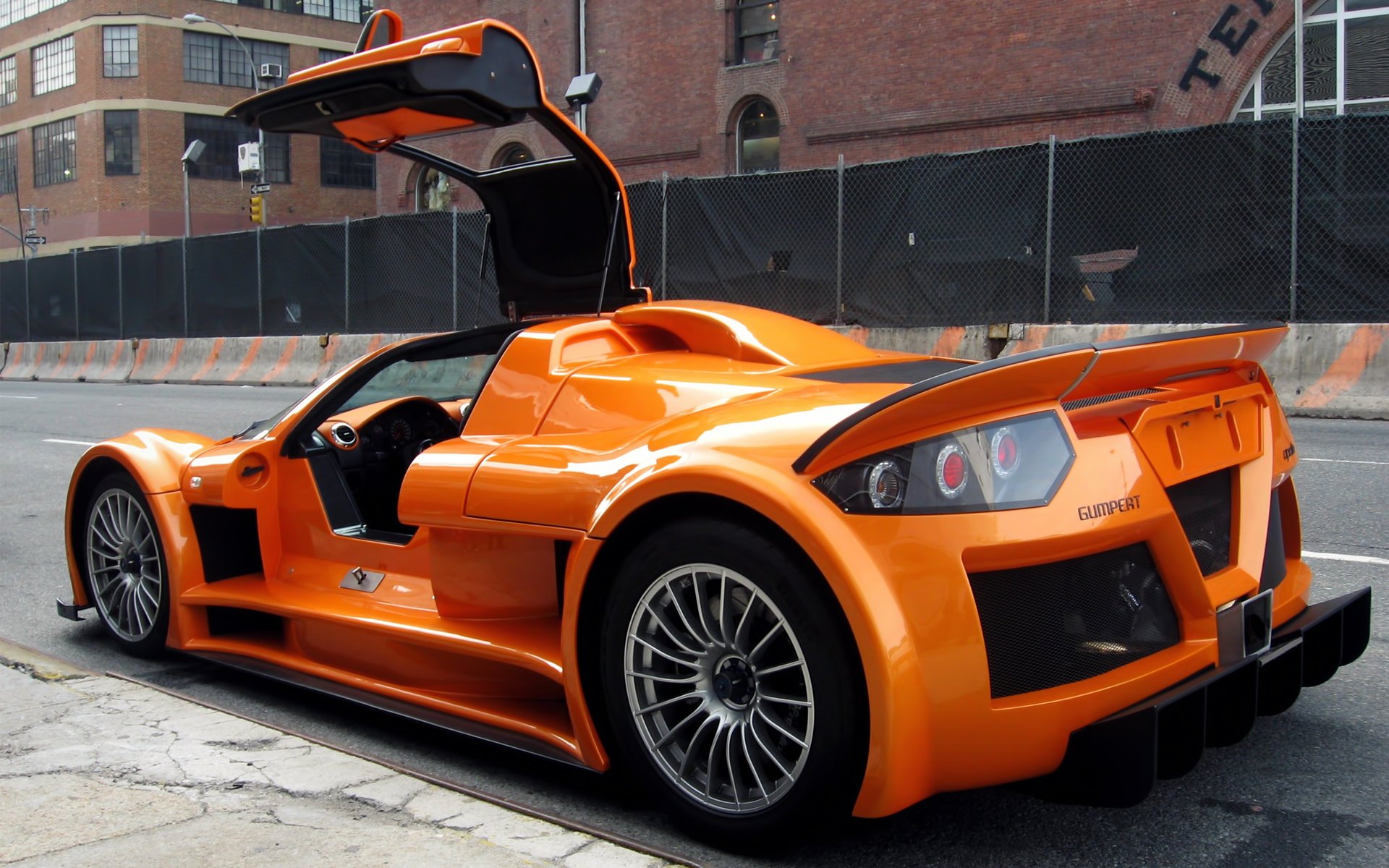 gumpert аполлон оранжевый диски