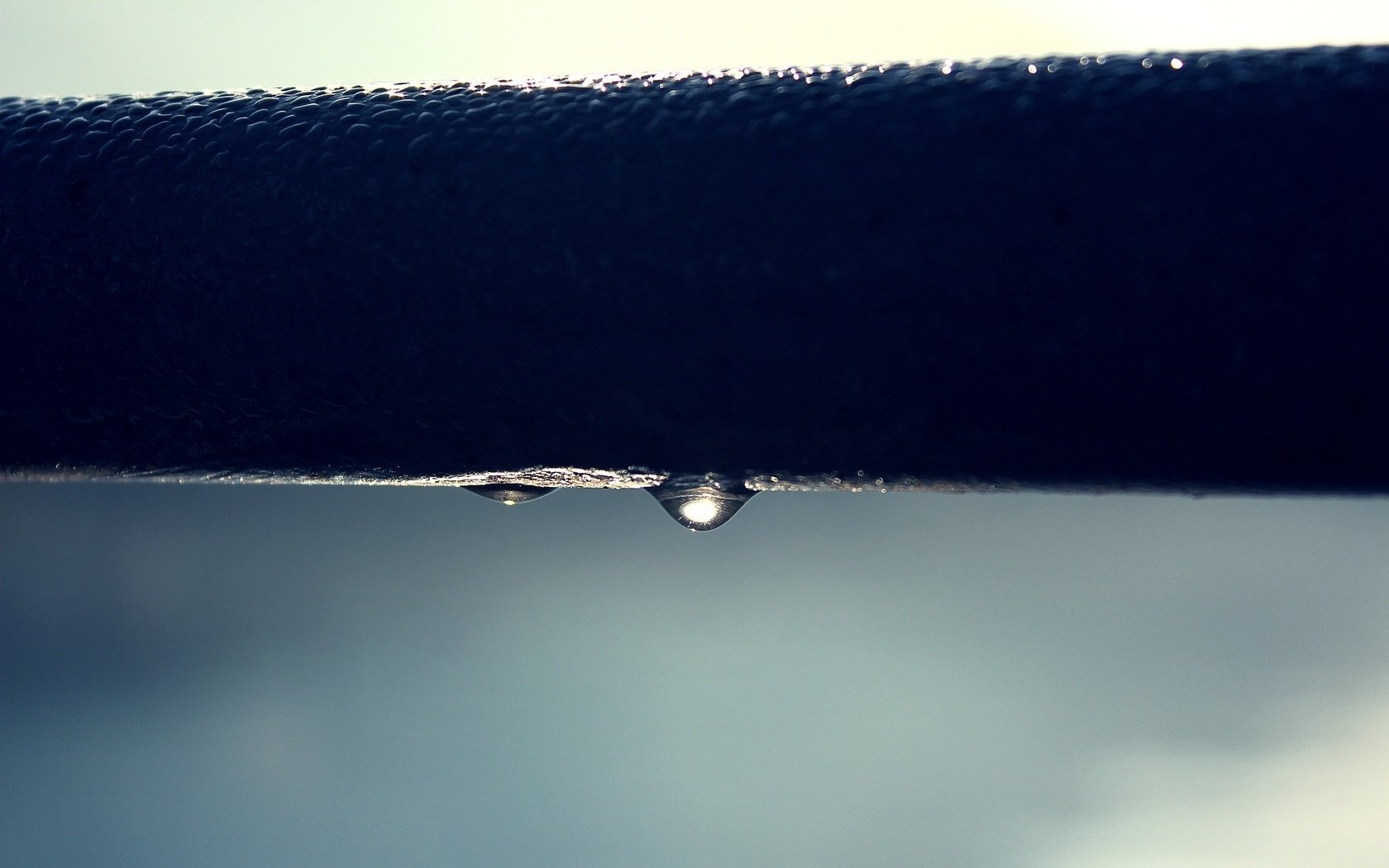 weighs water drop pier light