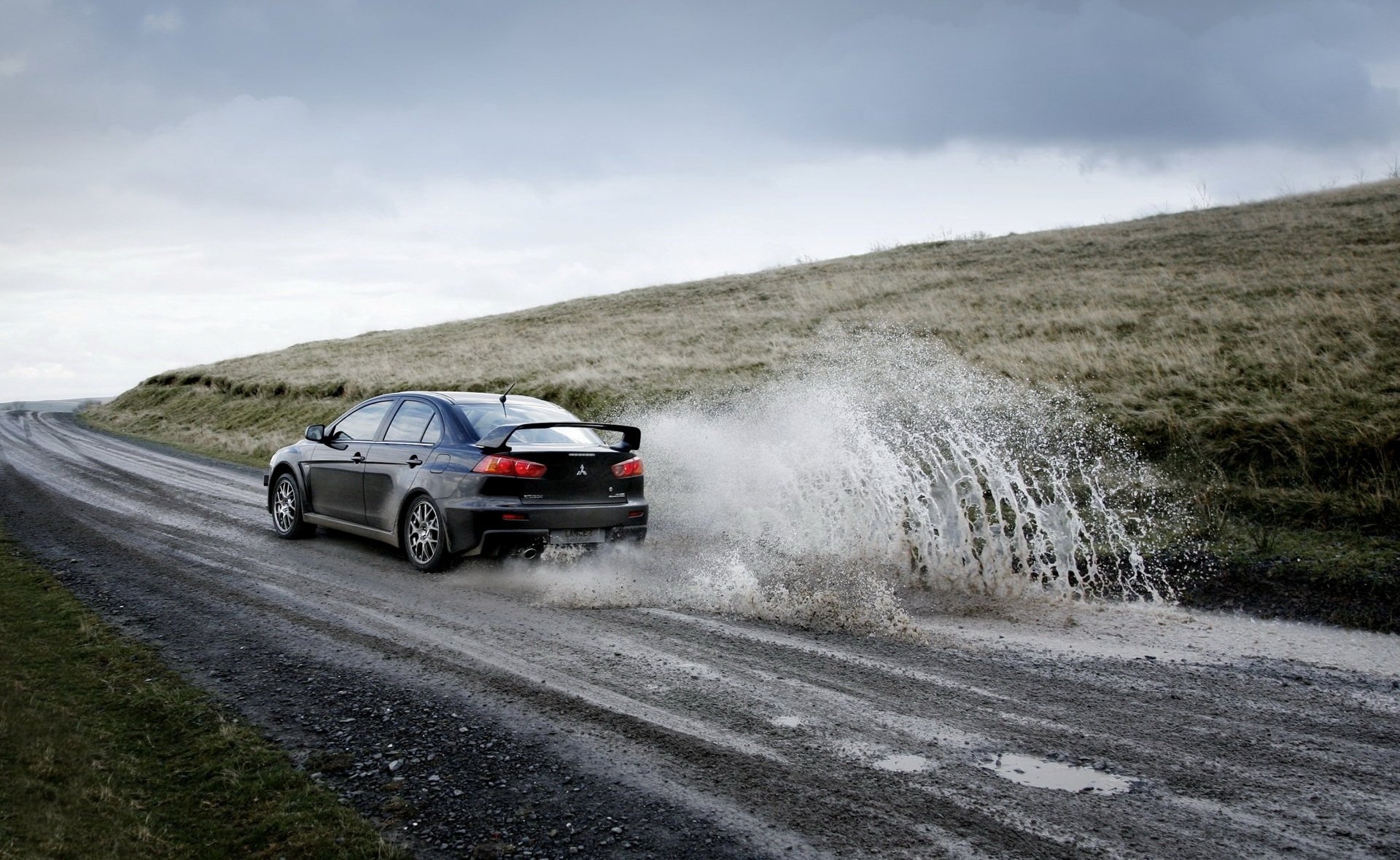 samochody spray droga mitsubishi sport