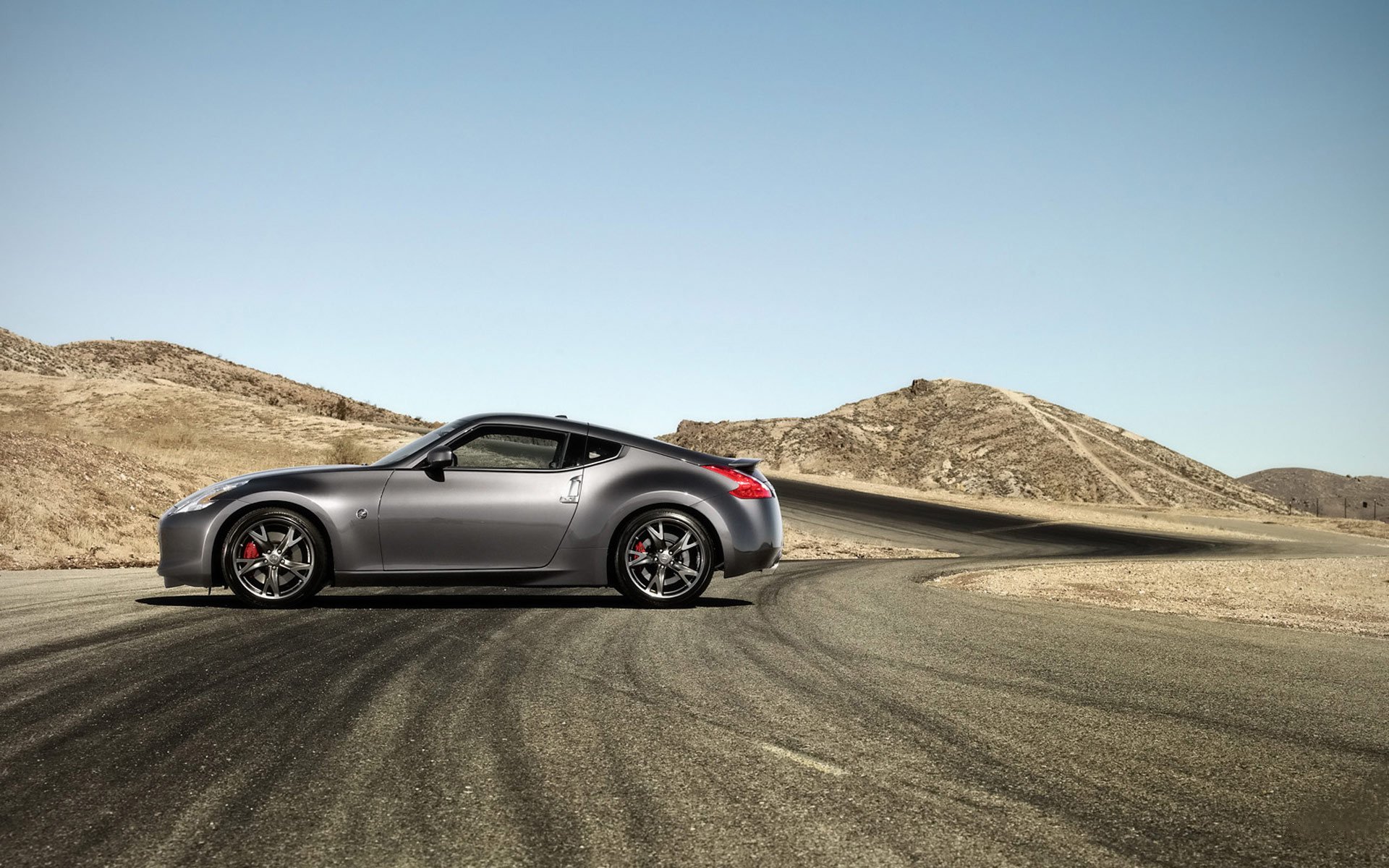 brouettes voitures auto ciel pentes montagnes route descente sable nissan position séance photo photographie cars nissan 350 z colline poubelle paysage photo