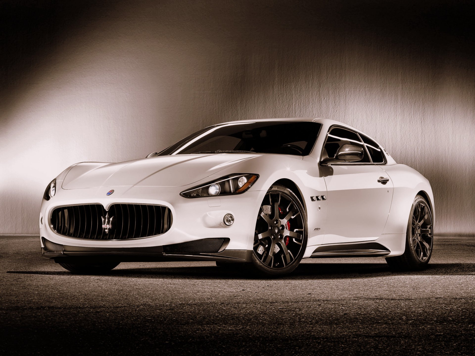 maserati granturismo спортивная