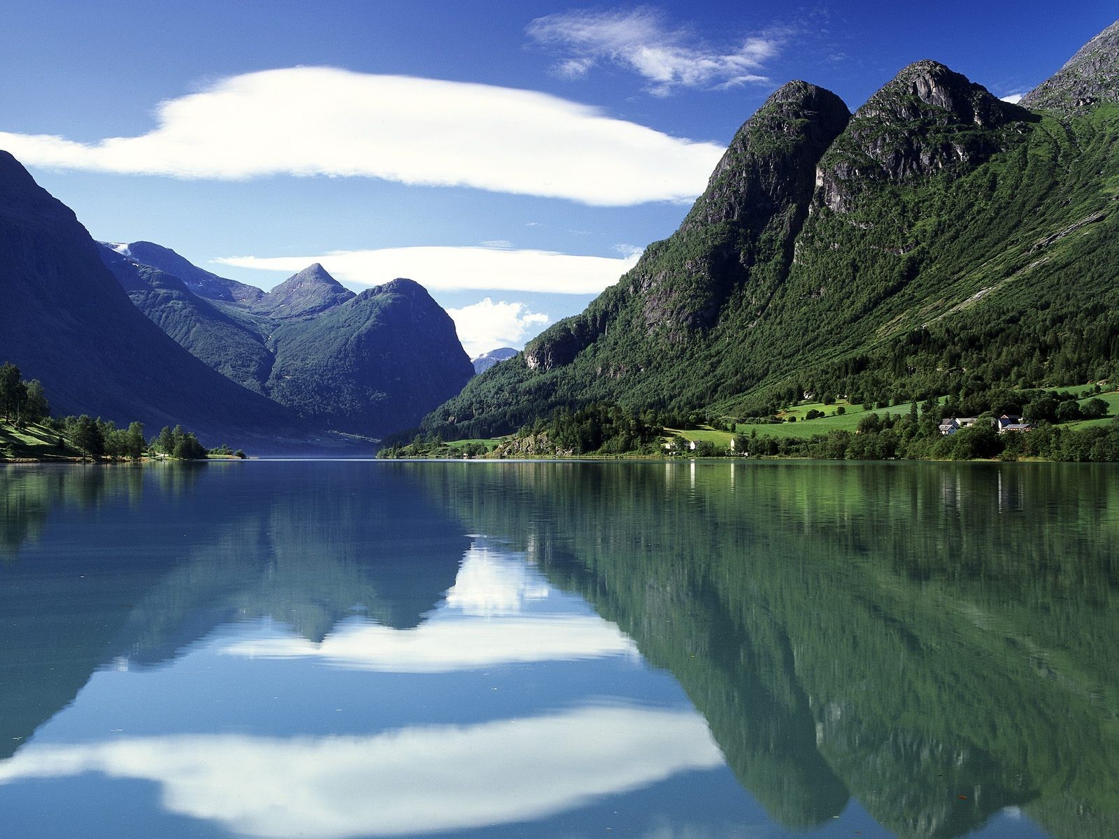 norvège montagnes eau