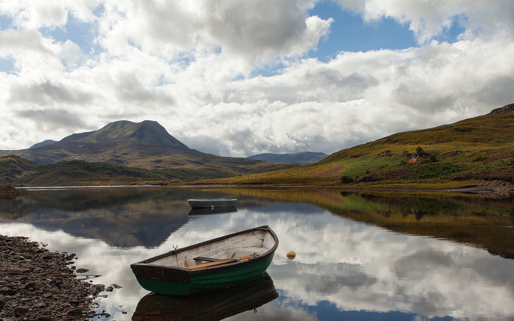 riva lago barca pietre acqua scotland