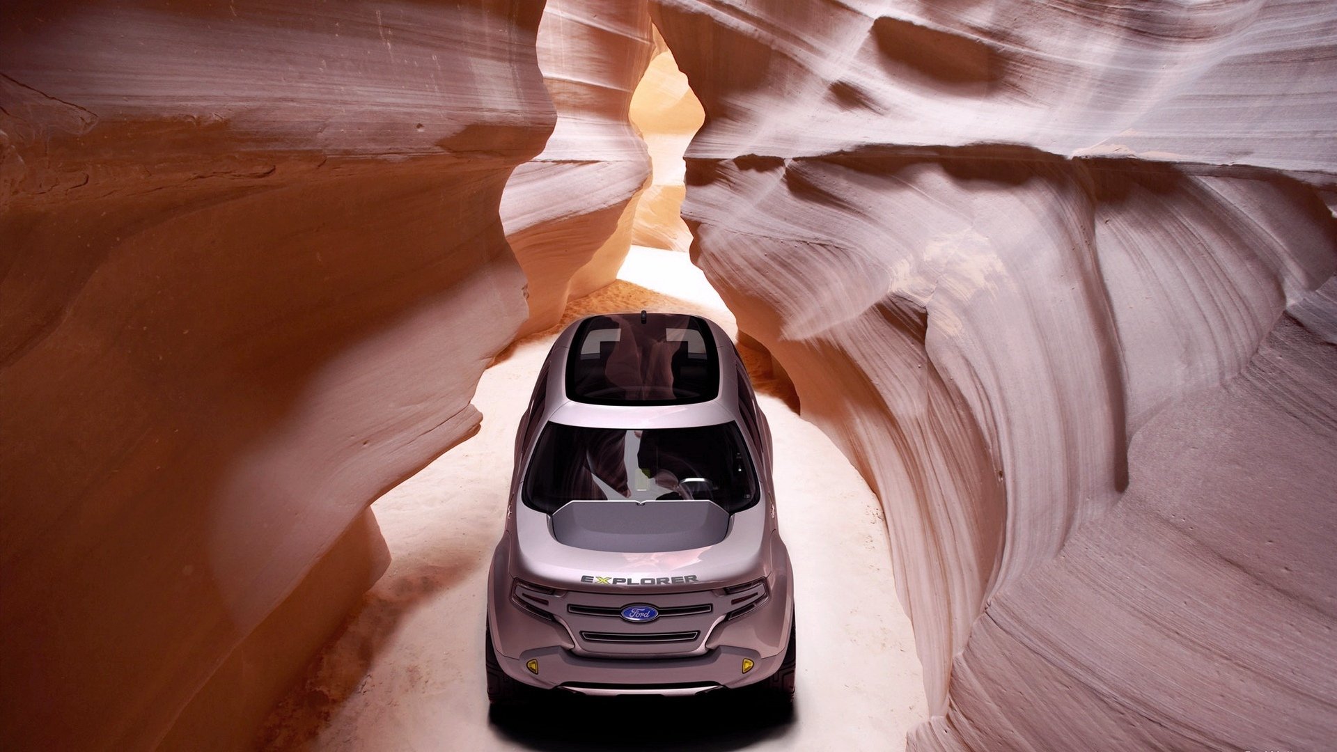 ford esploratore design montagne grotta fortemente