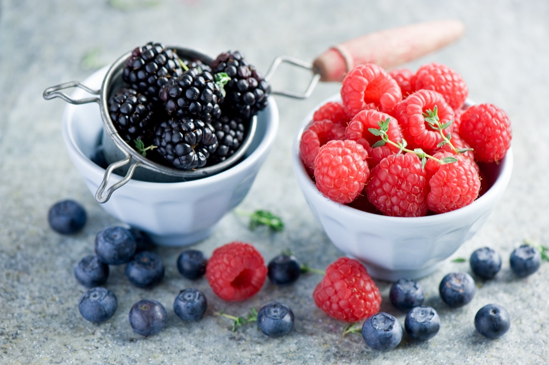 bed berries blackberry raspberry blueberrie