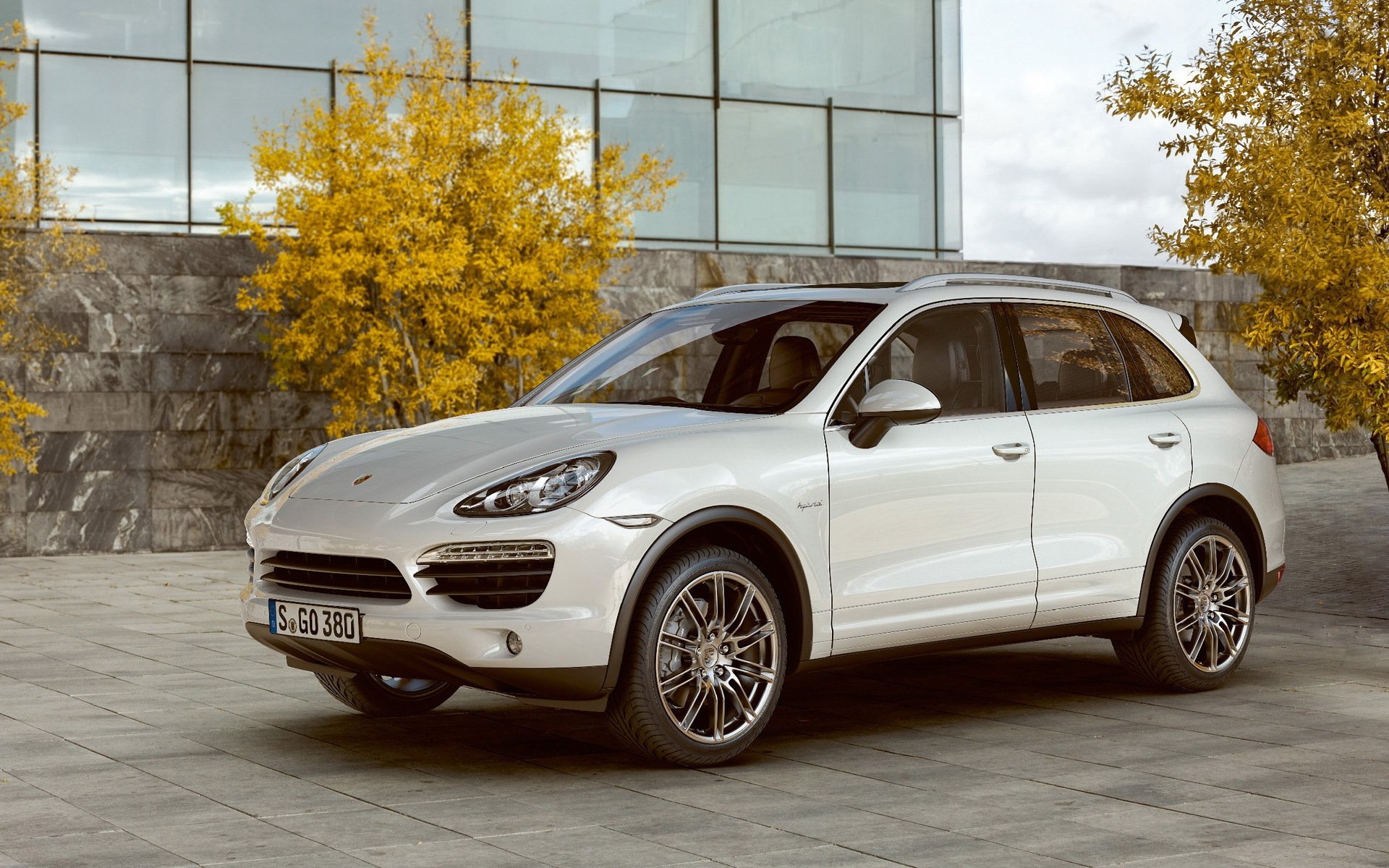 weiß porsche cayenne hybrid