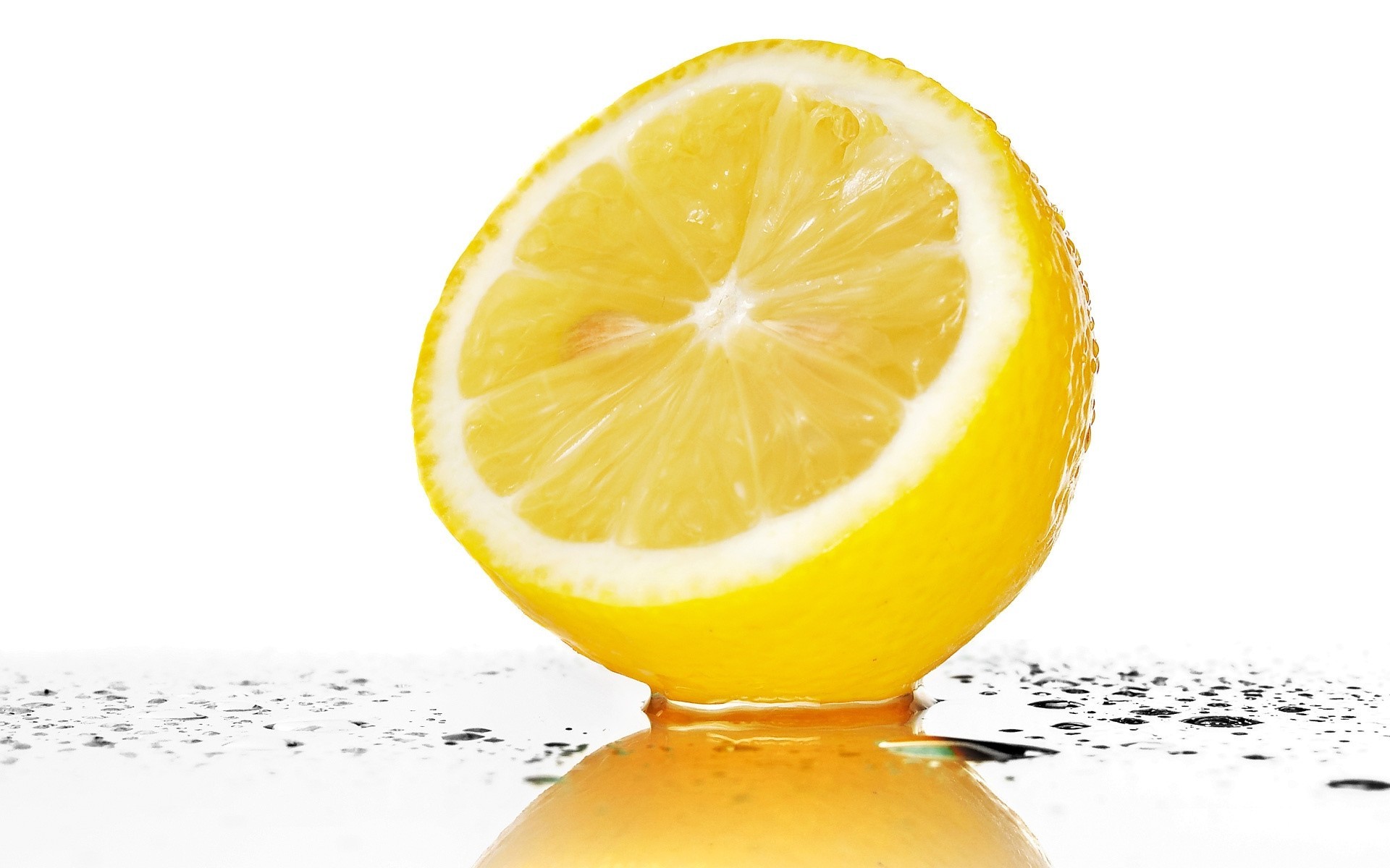 limone sfondo bianco acqua